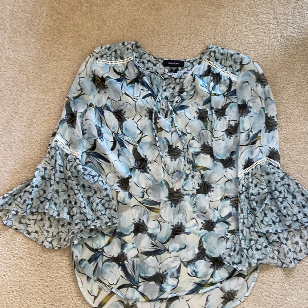 Karen Kane luxurious blouse. Blue print polyester Bell sleeve  Imported Size L